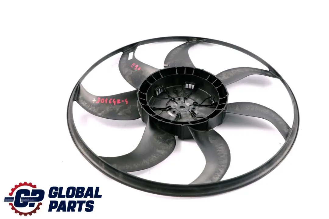 Motore Raffreddamento Radiatore Fan 600W per BMW E87 E90 Diesel con numero di parte 7801647 BMW E87 E90 Diesel Motore Raffreddamento Radiatore Fan 600W - SKU 7801647-4 - Numero di parte 7801647