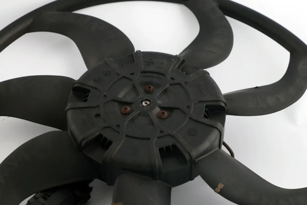 Ventilateur de radiateur diesel 600W 6925724 pour BMW E60 E60N E61 LCI à propos du numéro de pièce 7801657 BMW E60 E60N E61 LCI Ventilateur de radiateur diesel 600W 6925724 - SKU 7801657-1 - Numéro de pièce 7801657