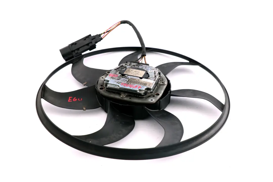 Ventilador del radiador 600W 6925724 para BMW E60 E60N E61 LCI Diesel con número de pieza 7801657 BMW E60 E60N E61 LCI Diesel Ventilador del radiador 600W 6925724 - SKU 7801657-1 - Número de pieza 7801657