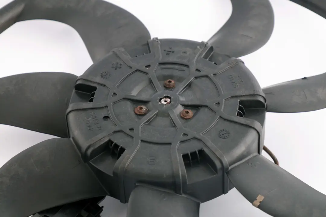 Kühlerlüfter 600W 6925724 für BMW E60 E60N E61 LCI Diesel mit Teilenummer 7801657 BMW E60 E60N E61 LCI Diesel Kühlerlüfter 600W 6925724 - SKU 7801657-1 - Teilenummer 7801657