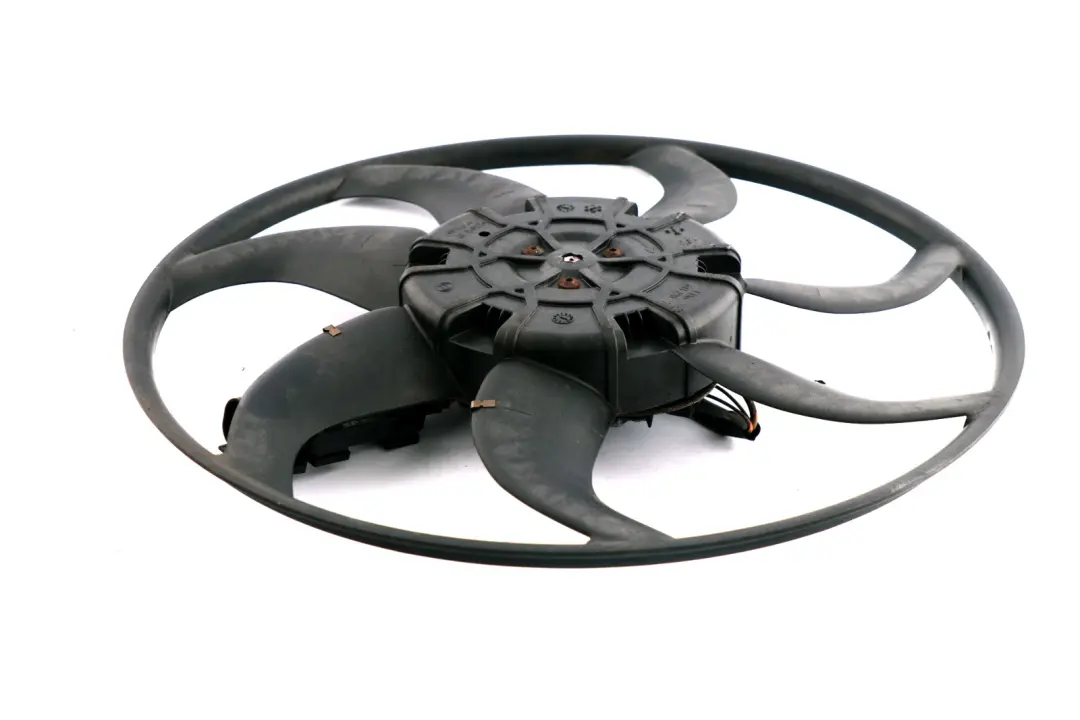 Wiatrak Wentylator Chłodnicy Diesel 600W 6925724 do BMW E60 E60N E61 LCI o numerze 7801657 BMW E60 E60N E61 LCI Wiatrak Wentylator Chłodnicy Diesel 600W 6925724 - SKU 7801657-1 - Numer Części 7801657