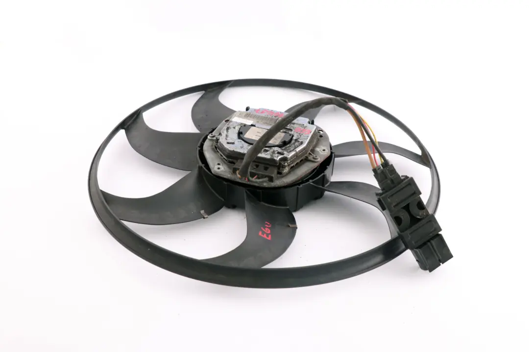 Ventilador del radiador 600W 6925724 para BMW E60 E60N E61 LCI Diesel con número de pieza 7801657 BMW E60 E60N E61 LCI Diesel Ventilador del radiador 600W 6925724 - SKU 7801657-1 - Número de pieza 7801657