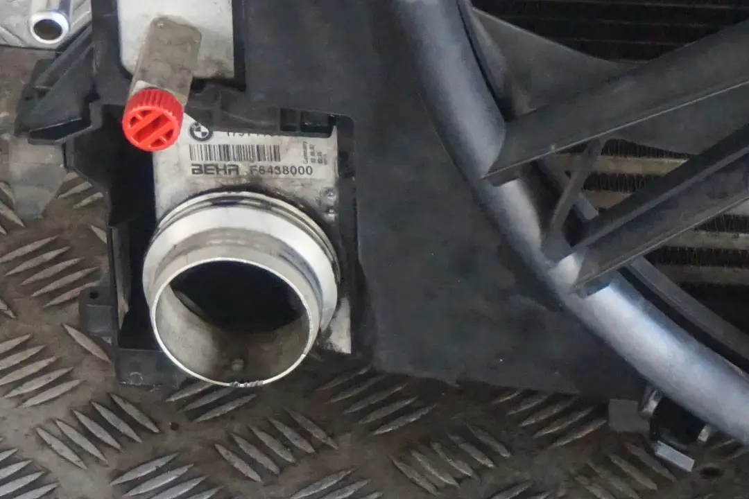 Complete Radiator Fan Housing 600W to BMW 5 Series E60 E61 520d 525d 530d Diesel with Part number 7801657 BMW 5 Series E60 E61 520d 525d 530d Diesel Complete Radiator Fan Housing 600W - SKU 7801657-2 - Part number 7801657