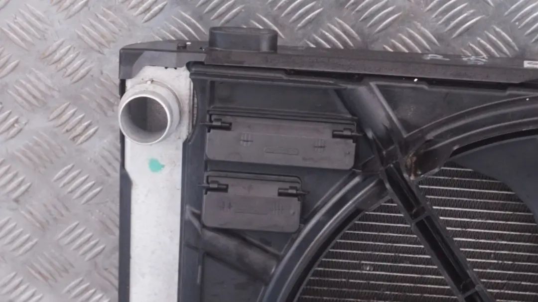 Complete Radiator Fan Housing With Fan 600W to BMW 5 Series E60 E61 Diesel with Part number 7801657 BMW 5 Series E60 E61 Diesel Complete Radiator Fan Housing With Fan 600W - SKU 7801657 - Part number 7801657