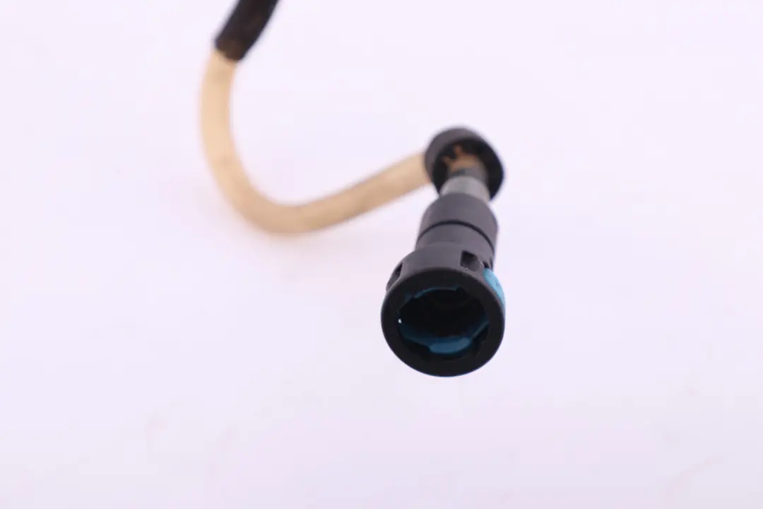 Przewód Wąż Rura Paliwa Diesel do BMW E90 E91 E92 o numerze 7801662 BMW E90 E91 E92 Przewód Wąż Rura Paliwa Diesel - SKU 7801662 - Numer Części 7801662