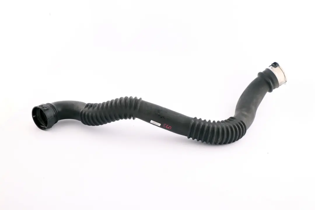 N47 520d Tuyau la ligne de charge d'air de l'intercooler pour BMW E60 E61 LCI à propos du numéro de pièce 7803748 BMW E60 E61 LCI N47 520d Tuyau la ligne de charge d'air de l'intercooler - SKU 7803748 - Numéro de pièce 7803748