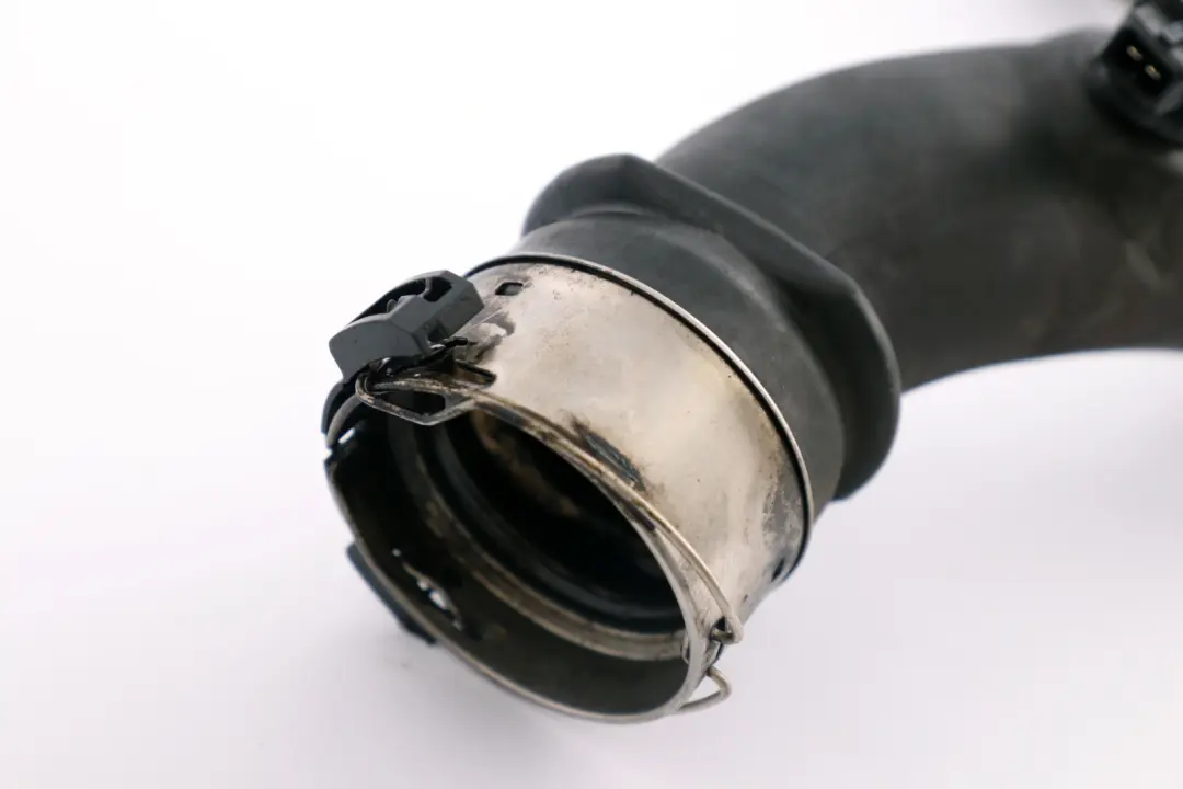 N47 520d Tuyau la ligne de charge d'air de l'intercooler pour BMW E60 E61 LCI à propos du numéro de pièce 7803748 BMW E60 E61 LCI N47 520d Tuyau la ligne de charge d'air de l'intercooler - SKU 7803748 - Numéro de pièce 7803748