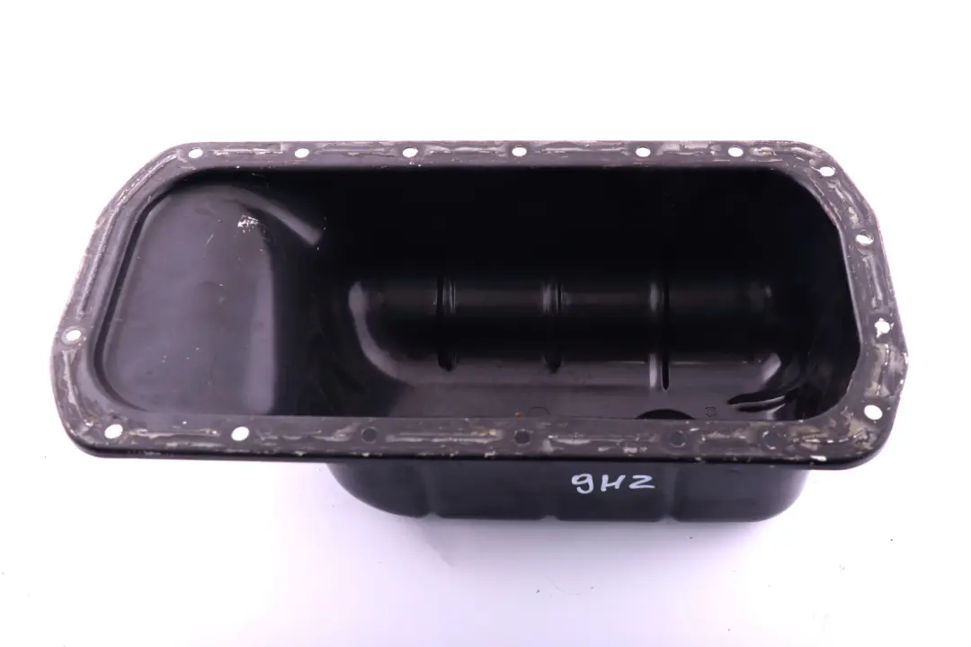 Oil Sump Pan to BMW Mini Cooper One D R55 R56 Diesel W16 Engine with Part number 7804899 BMW Mini Cooper One D R55 R56 Diesel W16 Engine Oil Sump Pan - SKU 7804899 - Part number 7804899