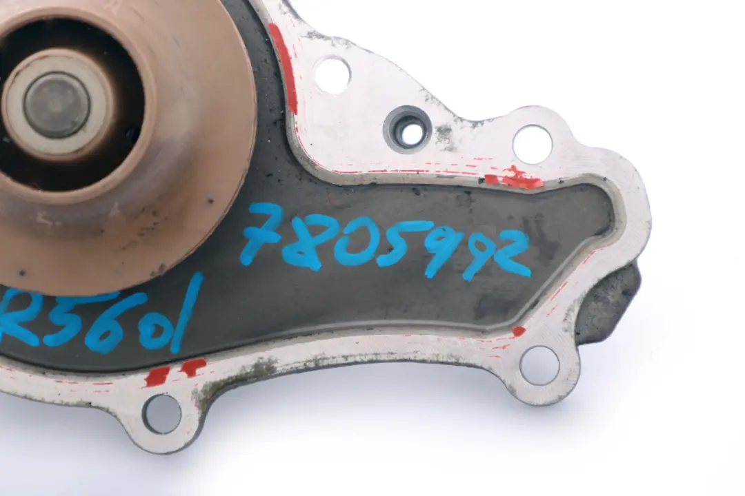 Pompa Acqua Refrigerante Meccanica 267393 per BMW Mini Cooper D R55 R56 W16 con numero di parte 7805992 BMW Mini Cooper D R55 R56 W16 Pompa Acqua Refrigerante Meccanica 267393 - SKU 7805992 - Numero di parte 7805992