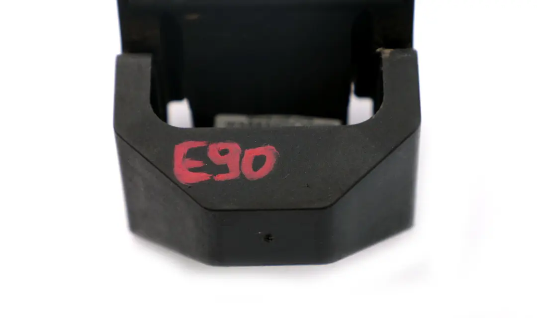 BMW E81 E87 E90 E91 Soporte De Montaje Inferior Del Radiador - SKU 7807184 - Número de pieza 7807184