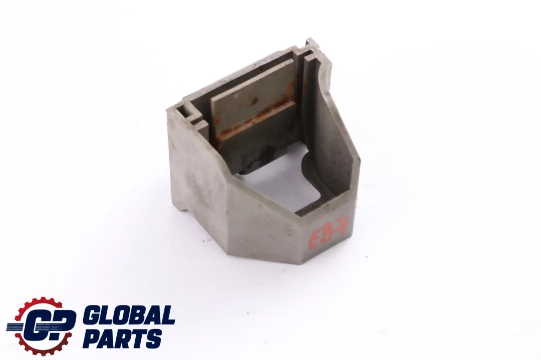 Soporte refrigerador inferior para BMW E81 E82 E87 E88 E92 E93 con número de pieza 7807186 BMW E81 E82 E87 E88 E92 E93 Soporte refrigerador inferior - SKU 7807186 - Número de pieza 7807186