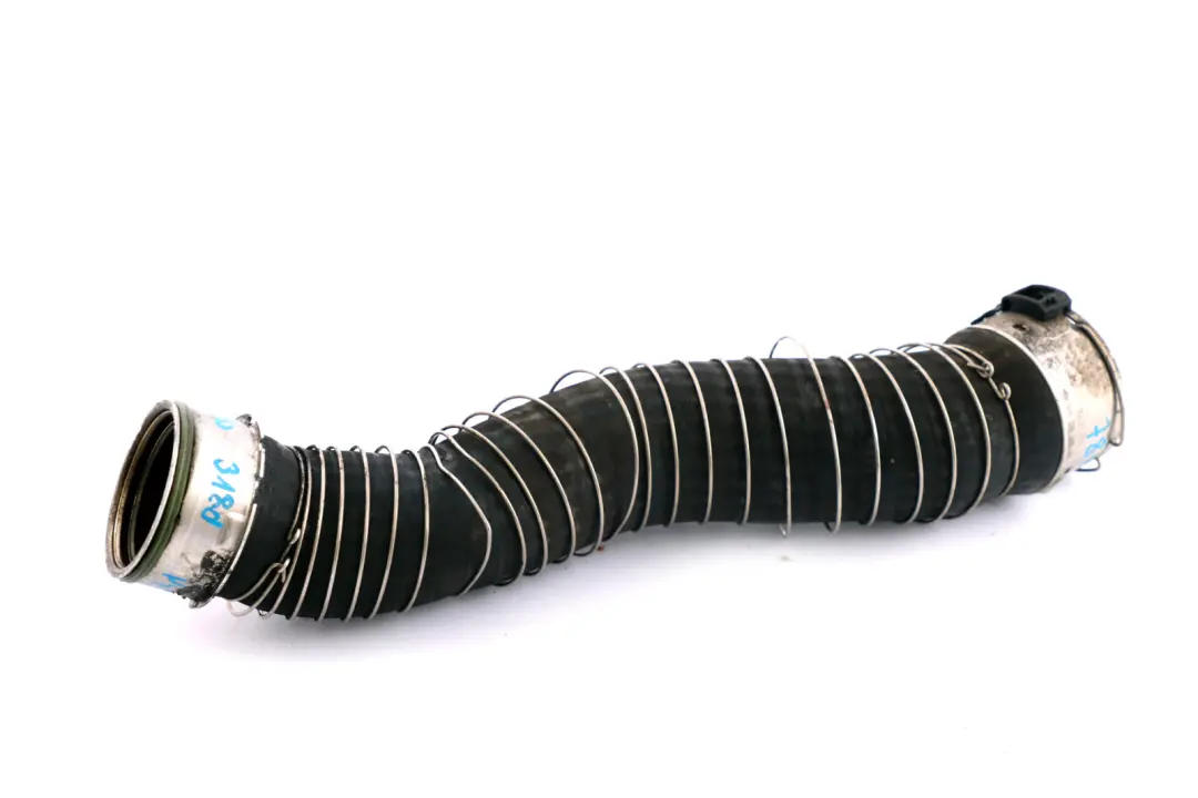 BMW E90 E91 318d N47 Turbo to Intercooler Pipe Charge Air Line - SKU 7823887 - Numéro de pièce 7823887