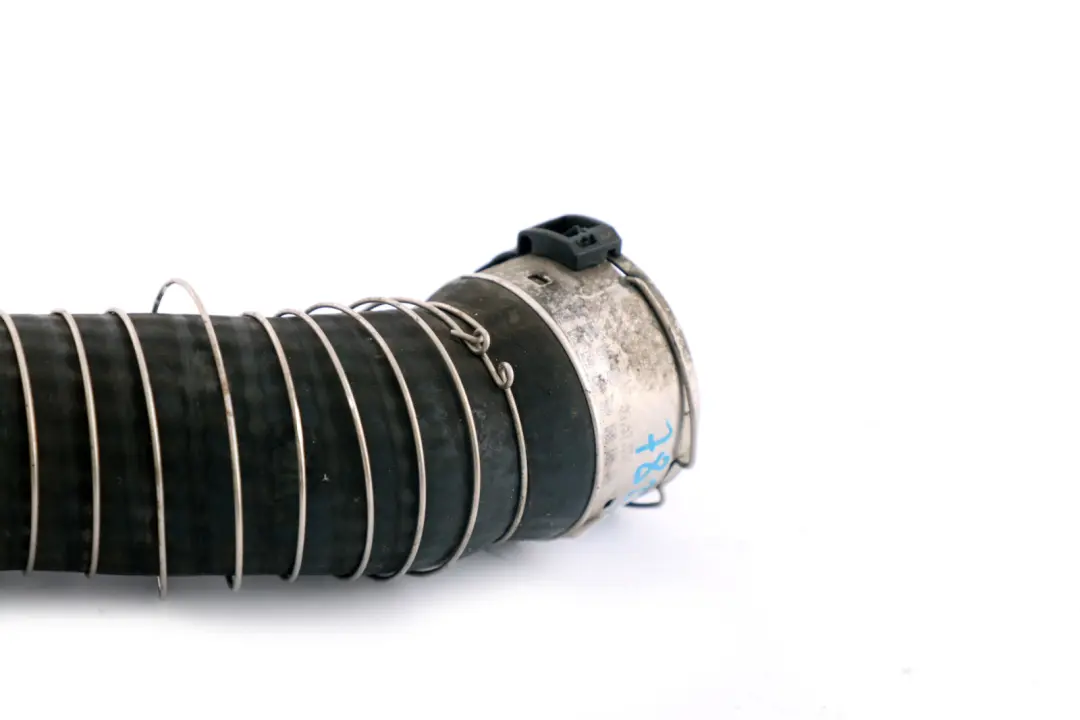 N47 Turbo to Intercooler Pipe Charge Air Line pour BMW E90 E91 318d à propos du numéro de pièce 7823887 BMW E90 E91 318d N47 Turbo to Intercooler Pipe Charge Air Line - SKU 7823887 - Numéro de pièce 7823887