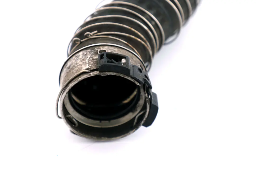 N47 Turbo to Intercooler Pipe Charge Air Line pour BMW E90 E91 318d à propos du numéro de pièce 7823887 BMW E90 E91 318d N47 Turbo to Intercooler Pipe Charge Air Line - SKU 7823887 - Numéro de pièce 7823887