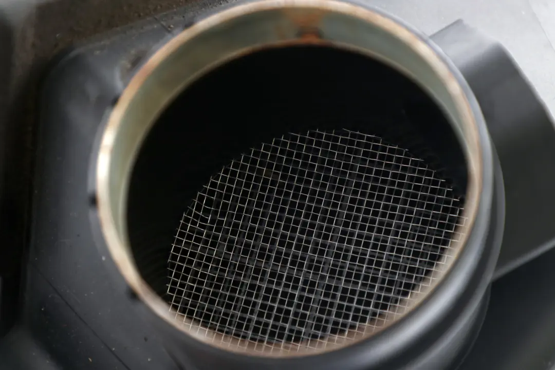 Reihe E60 E61N E63 M5 M6 Ansauggeräuschdämpfer rechts 1371 für BMW 5 6 mit Teilenummer 7853881 BMW 5 6 Reihe E60 E61N E63 M5 M6 Ansauggeräuschdämpfer rechts 1371 - SKU 7834499-1 - Teilenummer 7853881