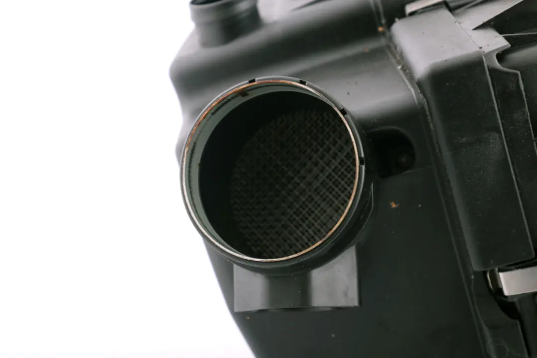 Intake Silencer Muffler Filter Box Right to BMW 5 6 Series E60 E61N E63 M5 M6 Air with Part number 7853881 BMW 5 6 Series E60 E61N E63 M5 M6 Air Intake Silencer Muffler Filter Box Right - SKU 7834499 - Part number 7853881