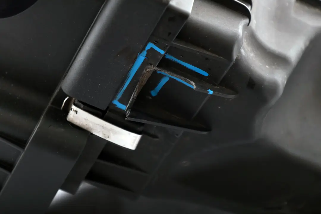 Intake Box Silencer Left N/S to BMW 5 6 Series E60 E61 M5 E63 E64 M6 Air with Part number 13717834500 BMW 5 6 Series E60 E61 M5 E63 E64 M6 Air Intake Box Silencer Left N/S - SKU 7834500 - Part number 13717834500