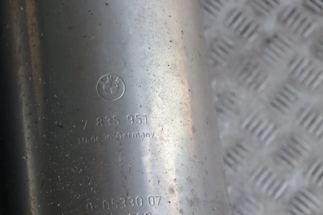 Nachschalldämpfer Links Hinten 7835952 für BMW 5 er E60 M5 mit Teilenummer 7835951 BMW 5 er E60 M5 Nachschalldämpfer Links Hinten 7835952 - SKU 7835951 - Teilenummer 7835951