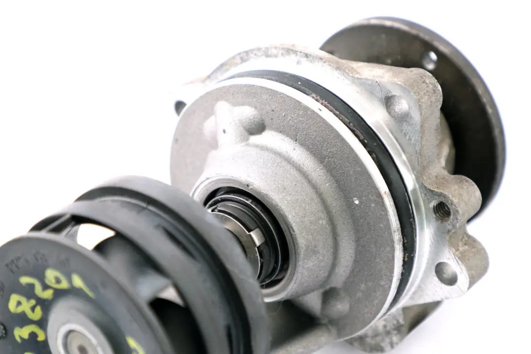 Pompe à eau mécanique BMW E60 M5 E63 E64 M6 E90 E92 E93 M3 - SKU 7838201 - Numéro de pièce 7838201