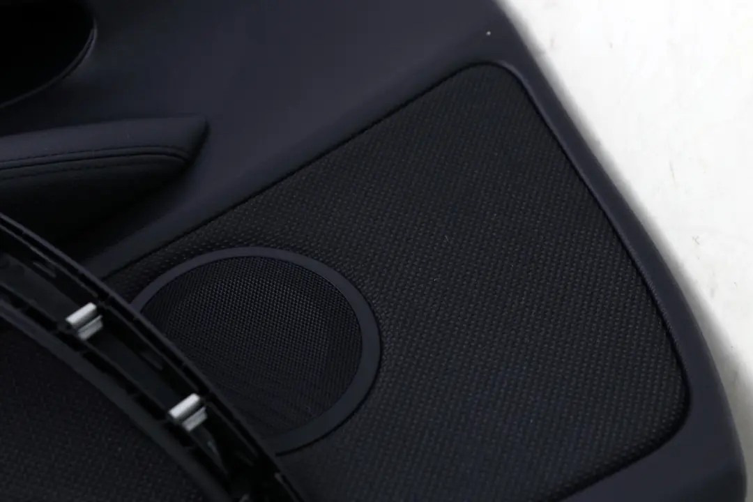 Pannello Porta Tessuto Destro Nero per BMW E81 E82 con numero di parte 7839242 BMW E81 E82 Pannello Porta Tessuto Destro Nero - SKU 7839242 - Numero di parte 7839242