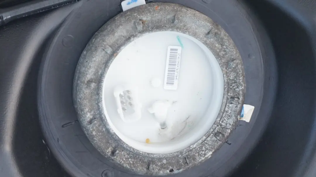 Kraftstofftank Kunststoff mit Einfüllrohr für BMW 5 er E60 M5 S85 mit Teilenummer 7839871 BMW 5 er E60 M5 S85 Kraftstofftank Kunststoff mit Einfüllrohr - SKU 7839871 - Teilenummer 7839871