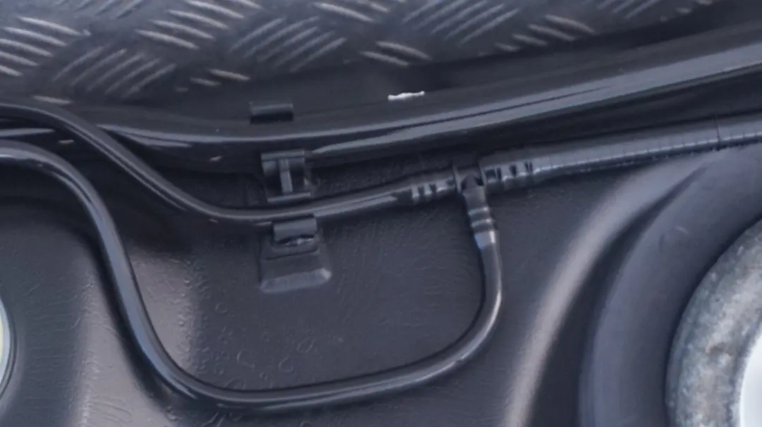 Complete Plastic Fuel Tank with Filler Pipe to BMW 5 Series E60 M5 S85 Petrol with Part number 7839871 BMW 5 Series E60 M5 S85 Petrol Complete Plastic Fuel Tank with Filler Pipe - SKU 7839871 - Part number 7839871