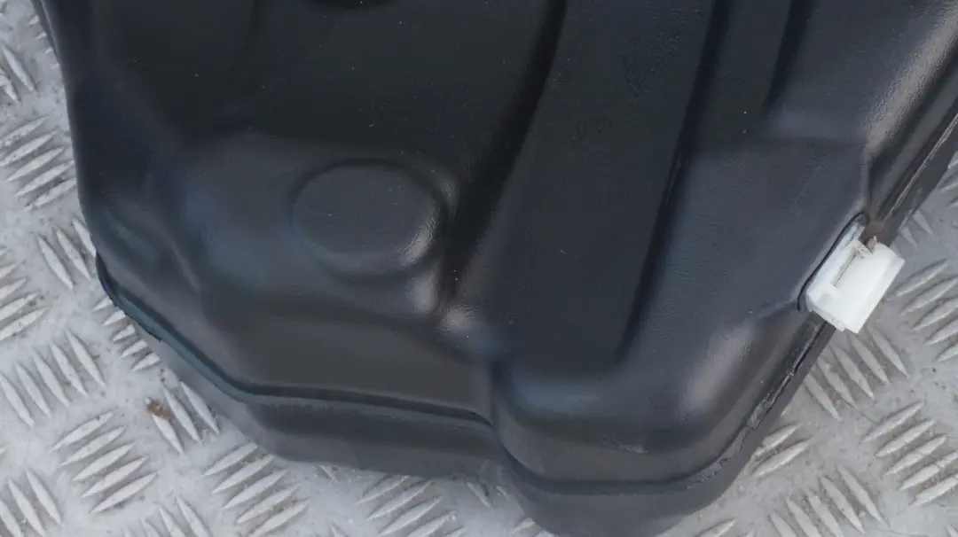 Complete Plastic Fuel Tank with Filler Pipe to BMW 5 Series E60 M5 S85 Petrol with Part number 7839871 BMW 5 Series E60 M5 S85 Petrol Complete Plastic Fuel Tank with Filler Pipe - SKU 7839871 - Part number 7839871