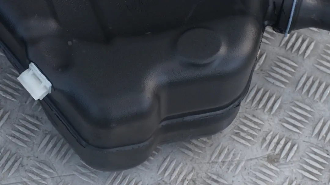 Complete Plastic Fuel Tank with Filler Pipe to BMW 5 Series E60 M5 S85 Petrol with Part number 7839871 BMW 5 Series E60 M5 S85 Petrol Complete Plastic Fuel Tank with Filler Pipe - SKU 7839871 - Part number 7839871