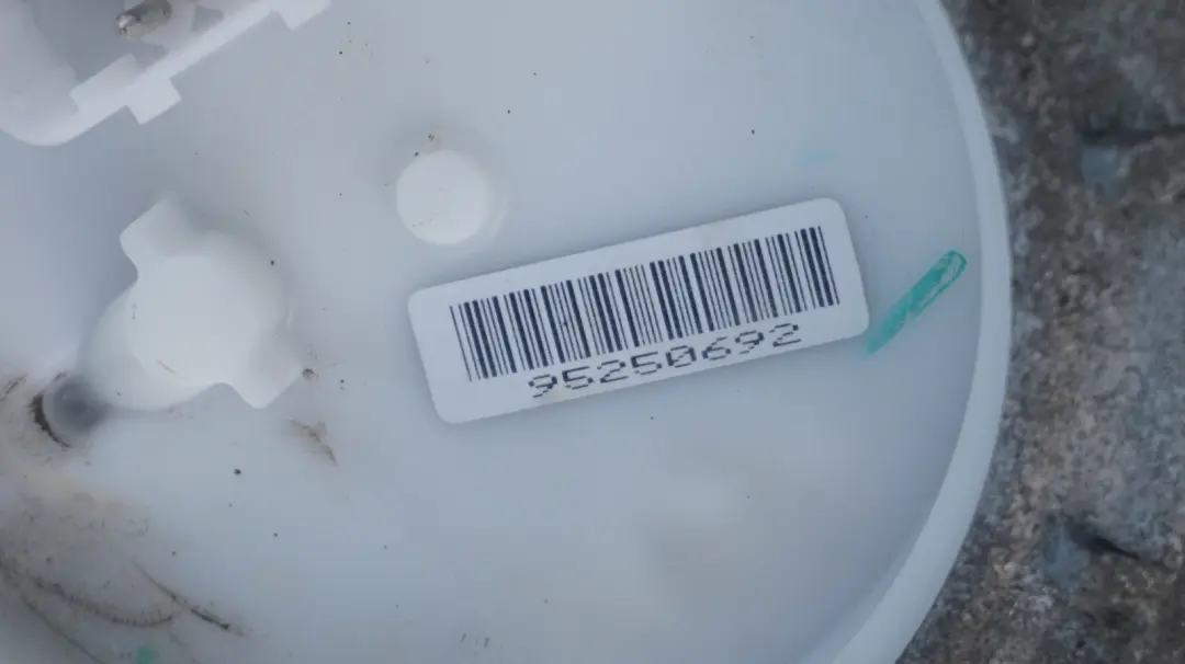 Kraftstofftank Kunststoff mit Einfüllrohr für BMW 5 er E60 M5 S85 mit Teilenummer 7839871 BMW 5 er E60 M5 S85 Kraftstofftank Kunststoff mit Einfüllrohr - SKU 7839871 - Teilenummer 7839871