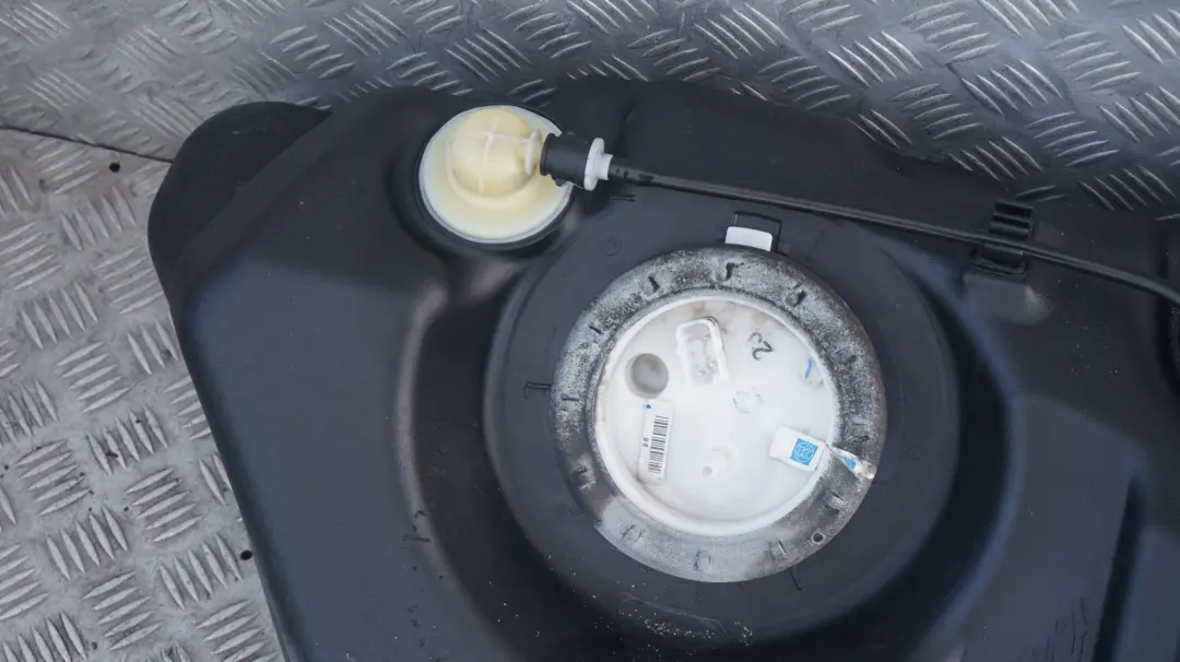 Kraftstofftank Kunststoff mit Einfüllrohr für BMW 5 er E60 M5 S85 mit Teilenummer 7839871 BMW 5 er E60 M5 S85 Kraftstofftank Kunststoff mit Einfüllrohr - SKU 7839871 - Teilenummer 7839871