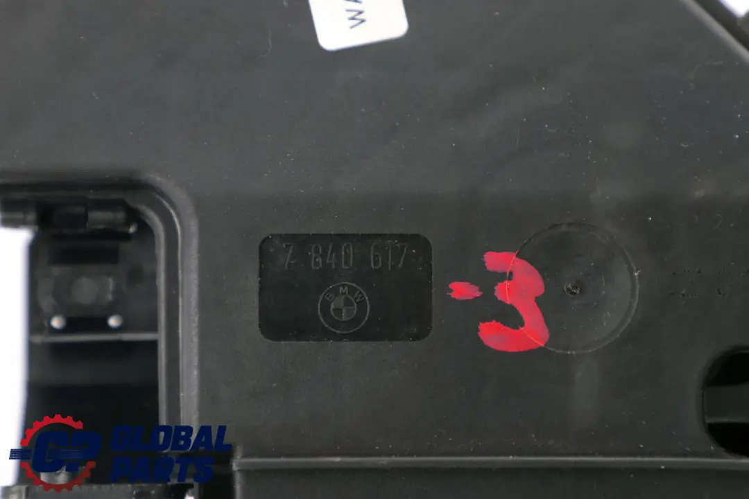 Zamek Klapy Bagażnika 8196401 do BMW E82 E88 o numerze 7840617 BMW E82 E88 Zamek Klapy Bagażnika 8196401 - SKU 7840617-3 - Numer Części 7840617