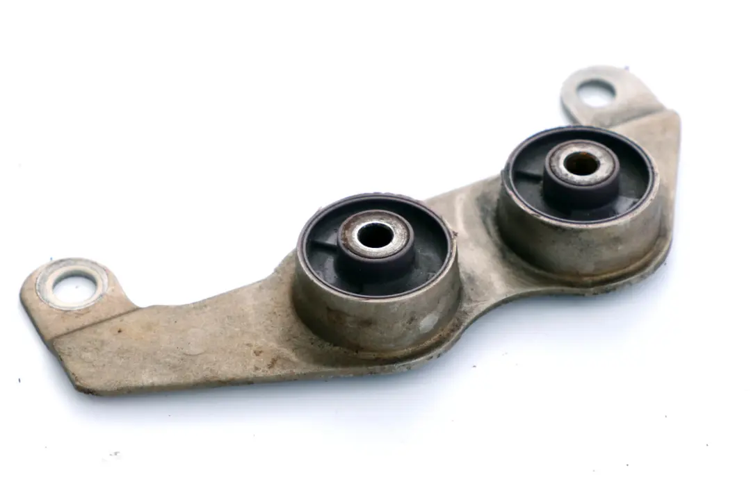 Katalysator Halteblech 1820 für BMW 3 er E90 E92 E93 M3 mit Teilenummer 7841053 BMW 3 er E90 E92 E93 M3 Katalysator Halteblech 1820 - SKU 7841052 - Teilenummer 7841053