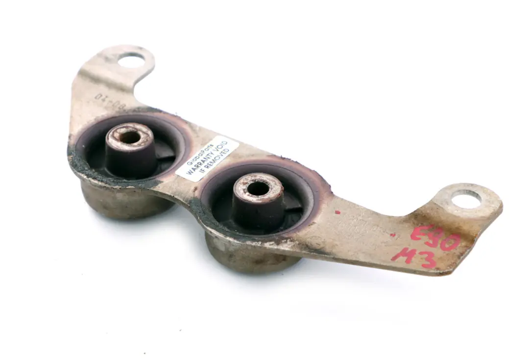 Katalysator Halteblech 1820 für BMW 3 er E90 E92 E93 M3 mit Teilenummer 7841053 BMW 3 er E90 E92 E93 M3 Katalysator Halteblech 1820 - SKU 7841052 - Teilenummer 7841053