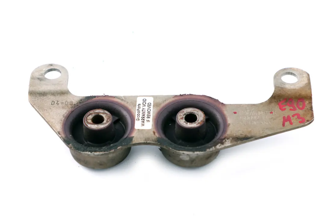 Katalysator Halteblech 1820 für BMW 3 er E90 E92 E93 M3 mit Teilenummer 7841053 BMW 3 er E90 E92 E93 M3 Katalysator Halteblech 1820 - SKU 7841052 - Teilenummer 7841053