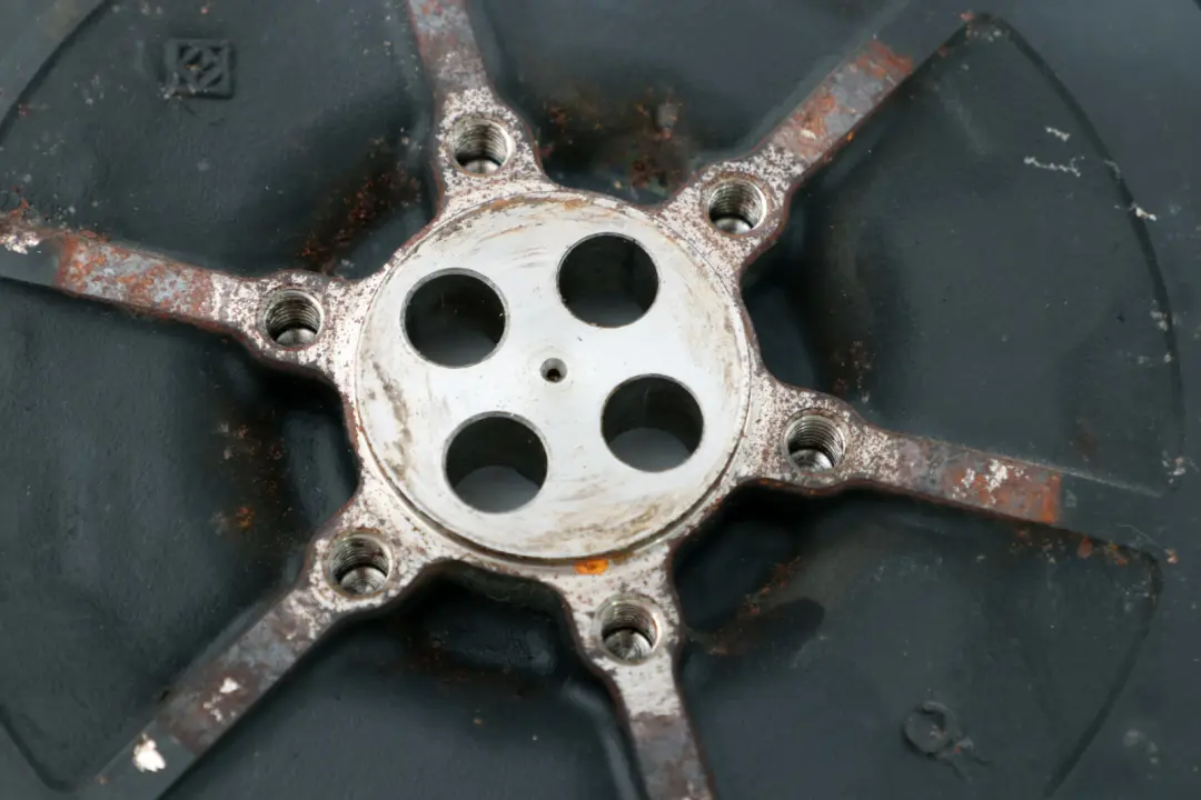 Schwingungstilger für BMW 3 er E90 E92 E93 M3 mit Teilenummer 7841091 BMW 3 er E90 E92 E93 M3 Schwingungstilger - SKU 7841090 - Teilenummer 7841091