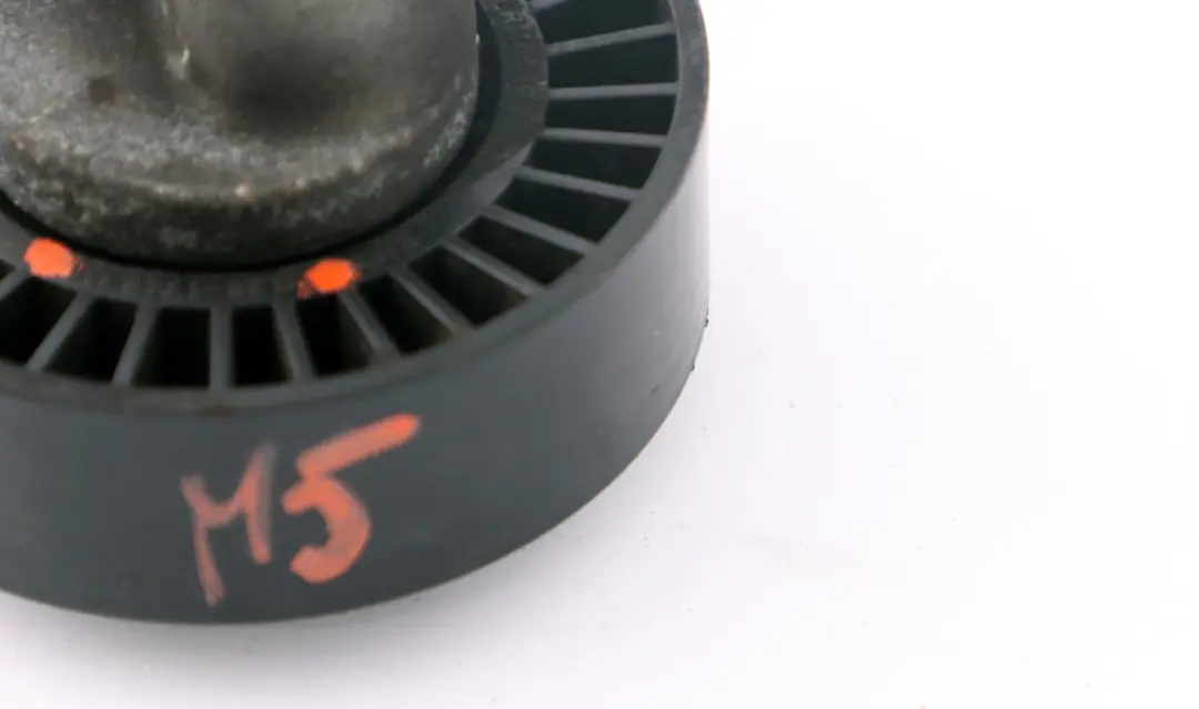 BMW E85 E90 M3 E92 E93 E60 M5 E64 M6 Polea De desvio - SKU 7841228 - Número de pieza 1748130