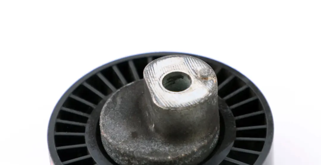 BMW E85 E90 M3 E92 E93 E60 M5 E64 M6 Polea De desvio - SKU 7841228 - Número de pieza 1748130