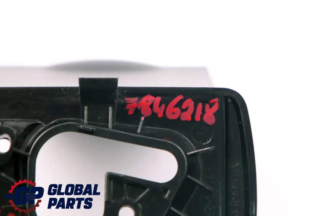 Osłona Mocowanie Siatki Przednia Prawa Przód Prawy 7264702 do BMW F31 o numerze 7846218 BMW F31 Osłona Mocowanie Siatki Przednia Prawa Przód Prawy 7264702 - SKU 7846218 - Numer Części 7846218