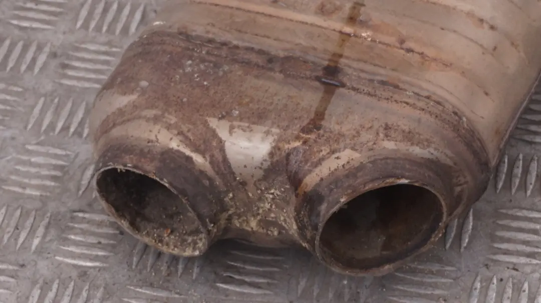 Exhaust Catalyst Centre Middle Muffler Silencer to BMW 3 4 Series F80 M3 F82 F83 M4 with Part number 7851178 BMW 3 4 Series F80 M3 F82 F83 M4 Exhaust Catalyst Centre Middle Muffler Silencer - SKU 7851178 - Part number 7851178