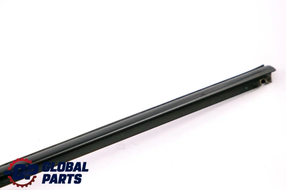Fensterschachtabdichtung Aussen Links Glanzschwarz für BMW 3 er E46 mit Teilenummer 7890453 BMW 3 er E46 Fensterschachtabdichtung Aussen Links Glanzschwarz - SKU 7890453 - Teilenummer 7890453