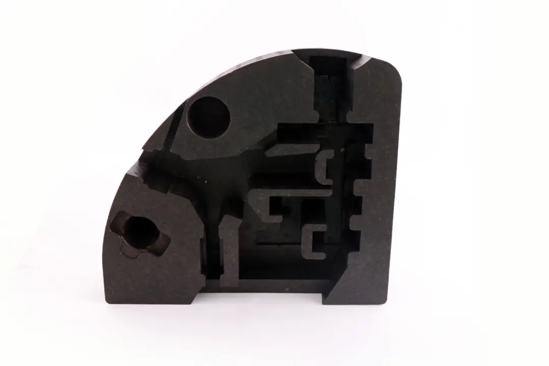 Dolna wkładka klapki bagażnika do BMW E60 M5 o numerze 51477896108 BMW E60 M5 Dolna wkładka klapki bagażnika - SKU 7896108 - Numer Części 51477896108