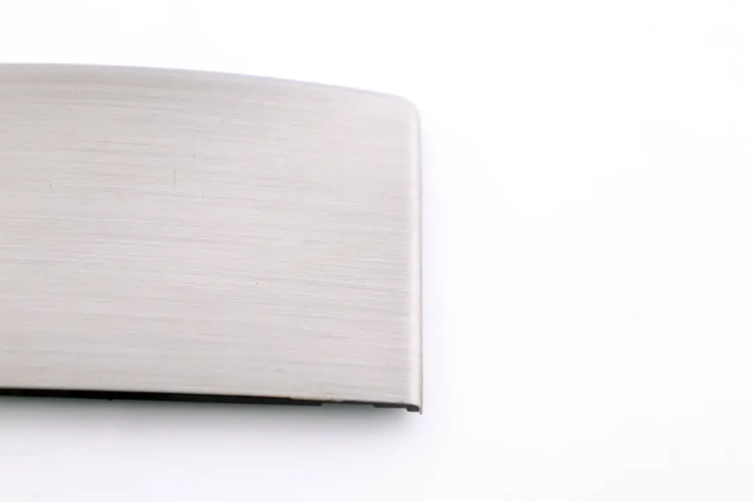 Dekorblende Ascher Alu Shadow für BMW 5 er E60 M5 mit Teilenummer 7059949 BMW 5 er E60 M5 Dekorblende Ascher Alu Shadow - SKU 7896936 - Teilenummer 7059949