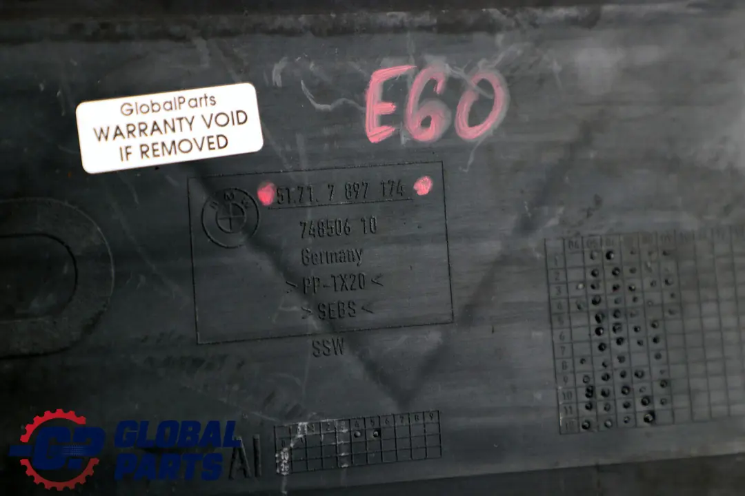 Couvercle de contrôle du volet d'air inférieur avant pour BMW 5 E60 E61 LCI à propos du numéro de pièce 7897174 BMW 5 E60 E61 LCI Couvercle de contrôle du volet d'air inférieur avant - SKU 7897174 - Numéro de pièce 7897174