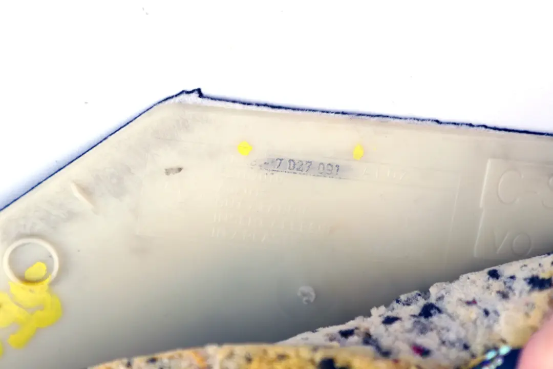 Zaślepka Osłona Słupka Lewy Tył Tylny Antracyt do BMW E60 o numerze 7027091 BMW E60 Zaślepka Osłona Słupka Lewy Tył Tylny Antracyt - SKU 7897595 - Numer Części 7027091