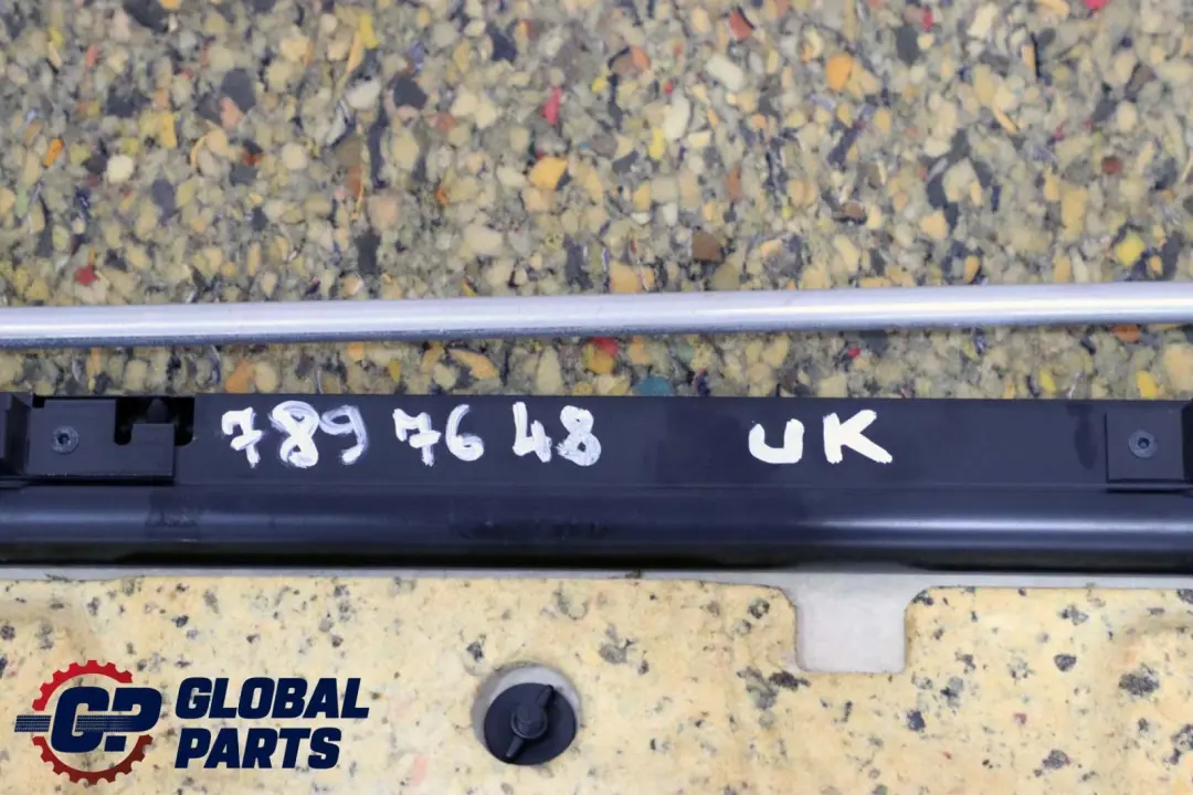 Heckklappenverkleidung Ablegeboden Sonnenschutzrollo Alcantara für BMW 5 E60 M5 mit Teilenummer 7897648 BMW 5 E60 M5 Heckklappenverkleidung Ablegeboden Sonnenschutzrollo Alcantara - SKU 7897648 - Teilenummer 7897648