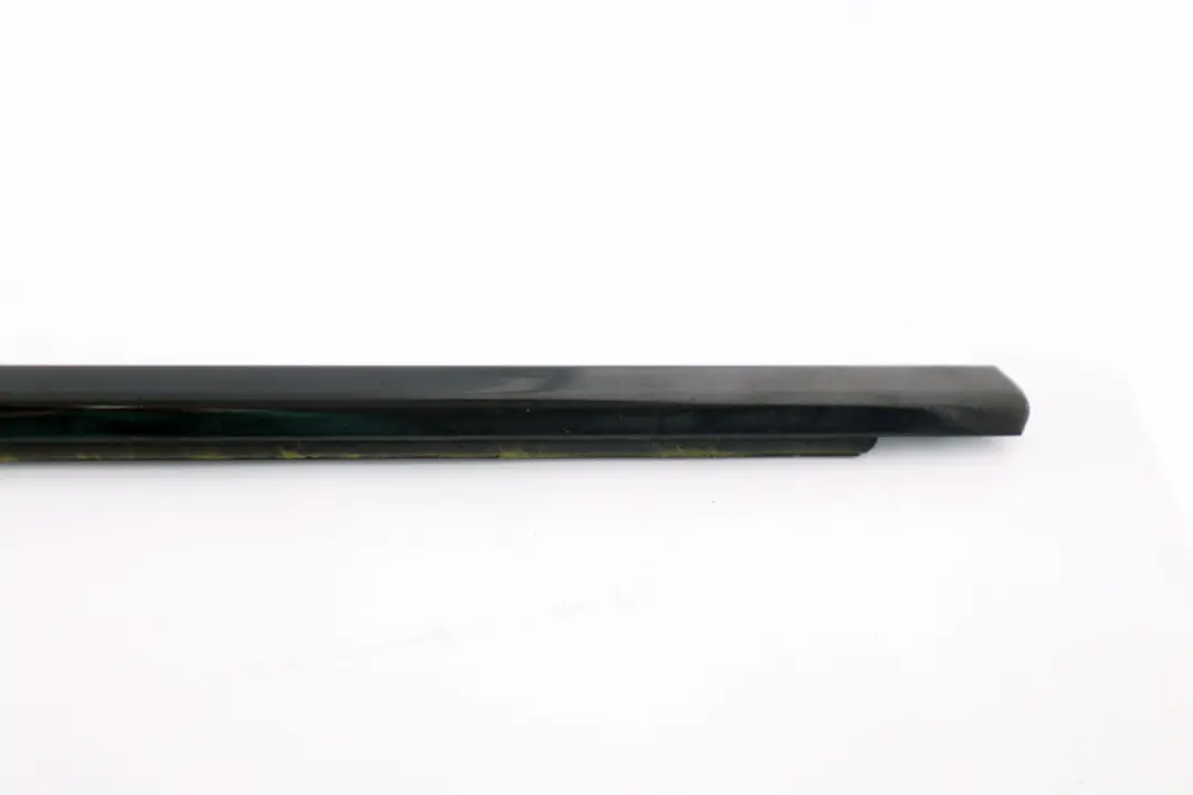 Copertura canale porta esterna posteriore destra GLANZSCHWARZ per BMW E60 E60N LCI con numero di parte 7897666 BMW E60 E60N LCI Copertura canale porta esterna posteriore destra GLANZSCHWARZ - SKU 7897666 - Numero di parte 7897666