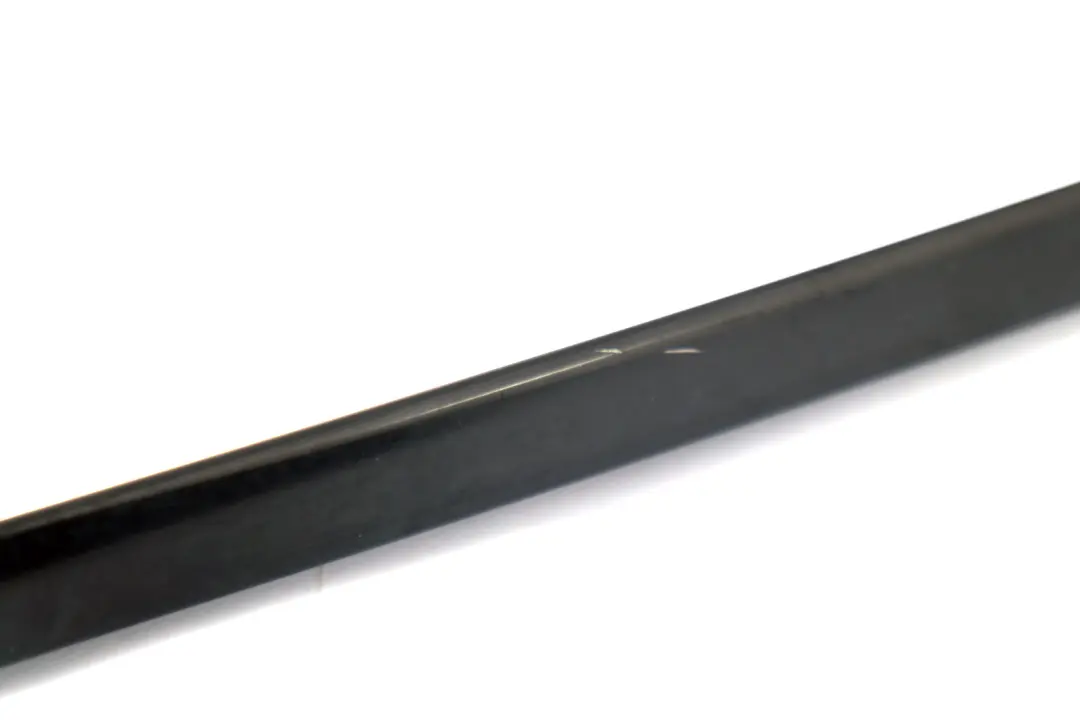 Delantero Derecho Marco Ventana Superior Puerta Glanzschwarz para BMW E60 E61 LCI con número de pieza 7897668 BMW E60 E61 LCI Delantero Derecho Marco Ventana Superior Puerta Glanzschwarz - SKU 7897668 - Número de pieza 7897668