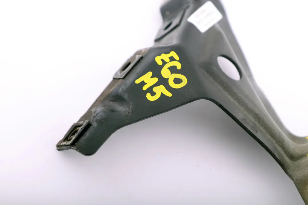  Osłona uchwyt błotnika prawego BMW e60 M5 - SKU 7897772 - Numer Części 7896844