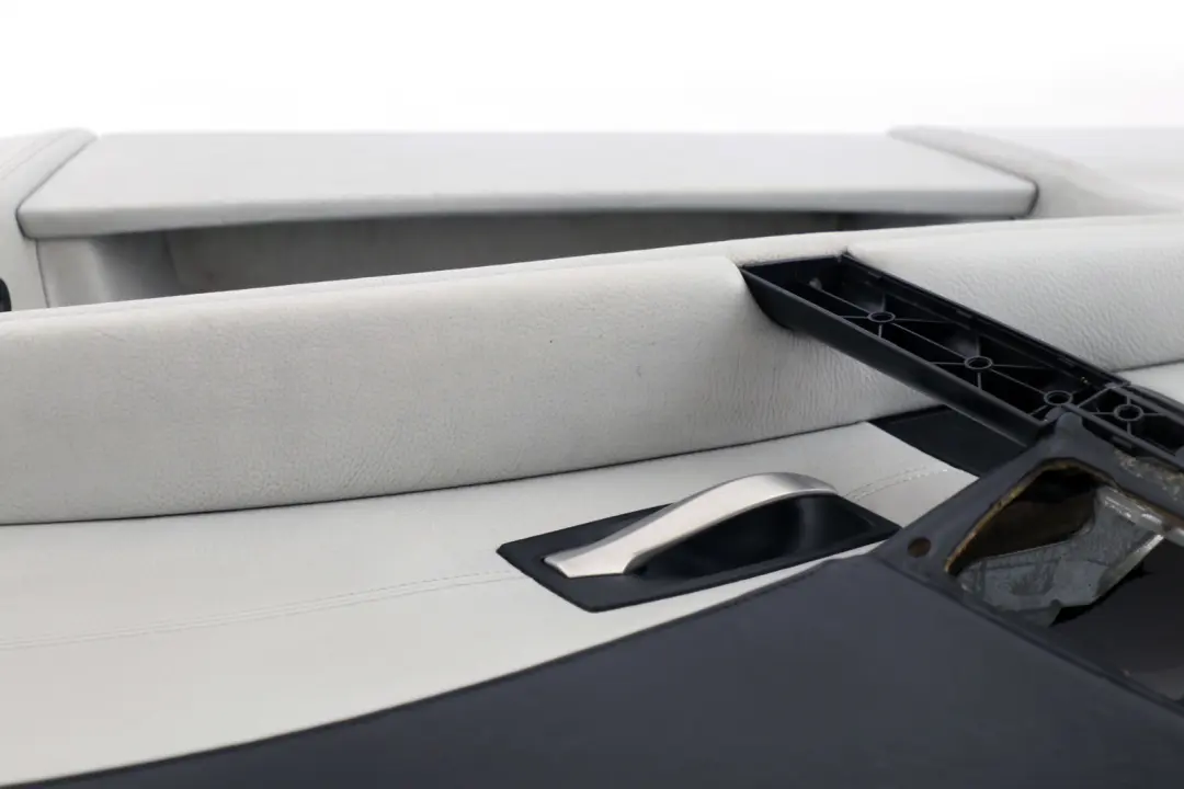 Reihe E60 M5 Türverkleidung vorn rechts SILVERSTONE 5141 für BMW 5 mit Teilenummer 7897870 BMW 5 Reihe E60 M5 Türverkleidung vorn rechts SILVERSTONE 5141 - SKU 7897870 - Teilenummer 7897870