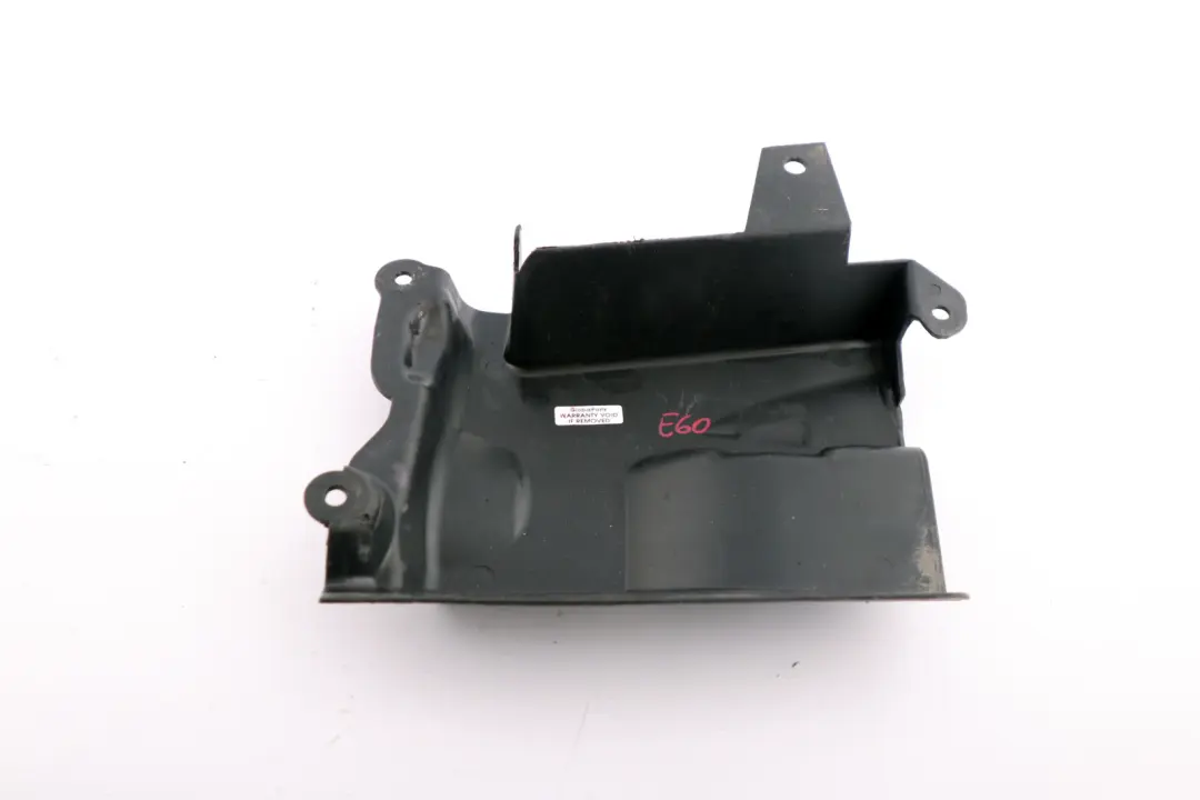 Embellecedor Paso de Rueda Tapa Delantera Negro para BMW E60 con número de pieza 7897919 BMW E60 Embellecedor Paso de Rueda Tapa Delantera Negro - SKU 7897919 - Número de pieza 7897919